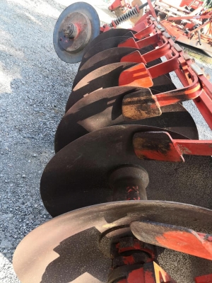 ขายผานพรวนขนาด7*26 ยี่ห้อkk สภาพสวยพร้อมใช้งาน  ราคา 30,000 บาท  สนใจสอบถาม084-9997463