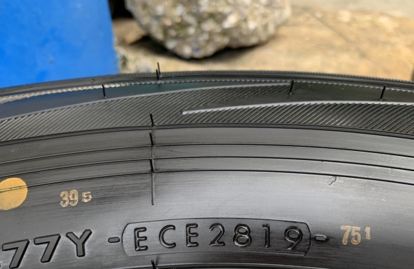 ยางป้ายแดง 265-65-17 Yokohama ปี 19 ตุ่มเป้งๆ มีเส้นสี