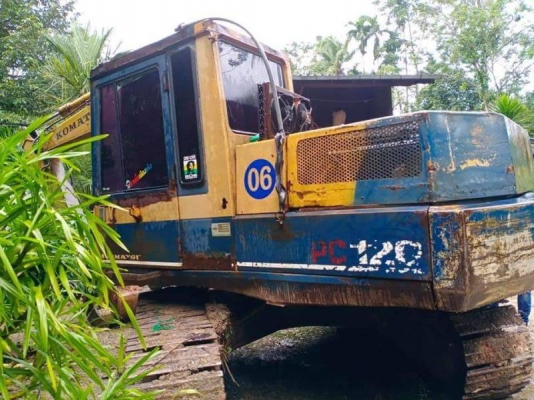 ลดราคาเหลือ 200,000 KOMATSU PC120-3 มีบุ้งกี๋อย่างเดียว รถทำงานปกติ