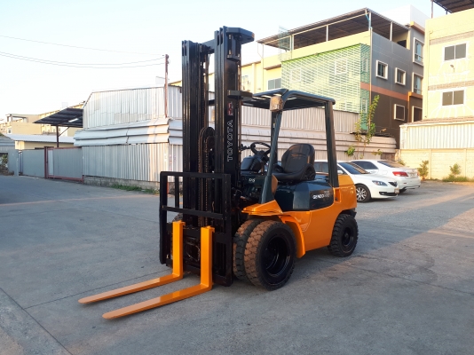 ขายรถโฟล์คลิฟท์ยี่ห้อ TOYOTA 7FD30 ดีเซล เสา 6 เมตร