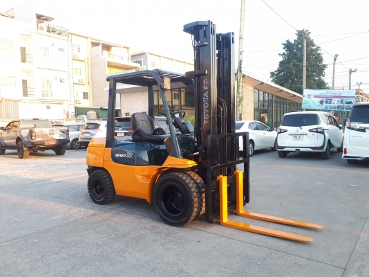 ขายรถโฟล์คลิฟท์ยี่ห้อ TOYOTA 7FD30 ดีเซล เสา 6 เมตร