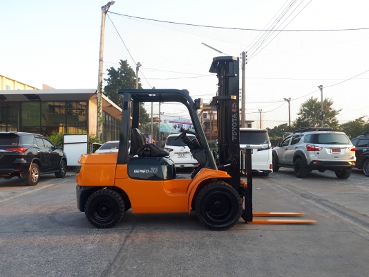 ขายรถโฟล์คลิฟท์ยี่ห้อ TOYOTA 7FD30 ดีเซล เสา 6 เมตร