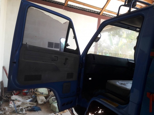 ขายหกล้อ ISUZU NPR 115 แรง หน้าFหลังF เครื่องเกียร์ดี คัชชีสวย ยางพร้อมใช้งาน เอกสารเล่มทะเบียน สนใจ