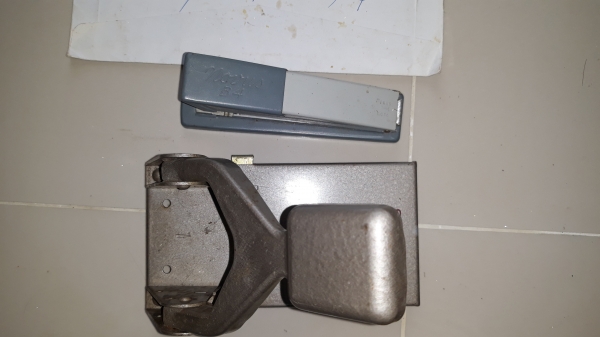 ขายที่เจาะกระดาษและแม็กเย็บกระดาษงานยุโรปแพ็คคู่