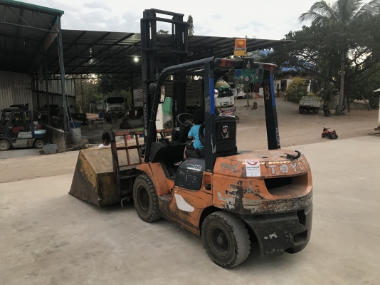 รุ่น7 2.5 ตัน เสา4.50 เมตร พร้อมใช้งาน เร็วแรงครับ