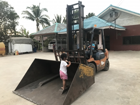 รุ่น7 2.5 ตัน เสา4.50 เมตร พร้อมใช้งาน เร็วแรงครับ