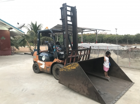 รุ่น7 2.5 ตัน เสา4.50 เมตร พร้อมใช้งาน เร็วแรงครับ