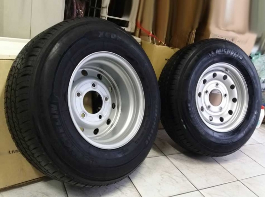 ขายกะทะล้อผ่าพร้อมยาง MICHELIN 225/75R15C ใส่รถกระบะทาทา