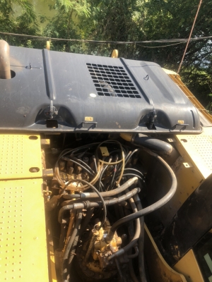 ขาย 895,000 CAT 320 D เล่มทะเบียน 14,XXX ชม. ไฟฟ้าครบ เครื่องดี ปั้มแรง เอวแน่น ช่วงล่างดี เฟรมสวย  รถอยู่ ขอนแก่น 090-772-3710 090-772-3708