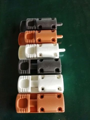 กลอนตู้พลาสติก เดือยกลม