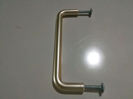 มือจับเหล็กตัวซี ชุบสีบรอนด์ทอง พร้อมสกรู