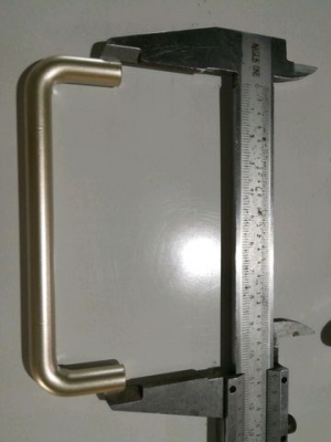 มือจับเหล็กตัวซี ชุบสีบรอนด์ทอง พร้อมสกรู