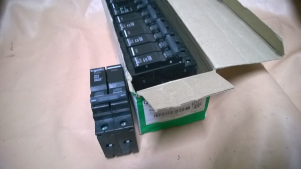 เมนSquare-D 2 pole 16A + 20A + 32A  ขายรวม23ตัว