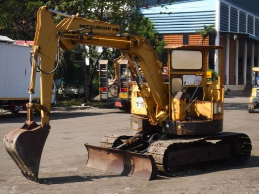 ขายรถขุดMitsubishi - MS070USR-8 ขนาดเทียบเท่ารถPC60 รถเดิมๆเก่านอกเลขชั่วโมงน้อย(1,xxx) เครื่องยนต์มิตซูบิชิ4DQ5 จำนวน4สูบ ,คอนโทรลลูกหมาก, ปั๊มเฟือง 3 ตอน, แทรคเหล็ก,ใบมีดดัน รถเดิมๆเก่านอก, มีเอกสาร, ยังไม่เคยใช้งานในไทย