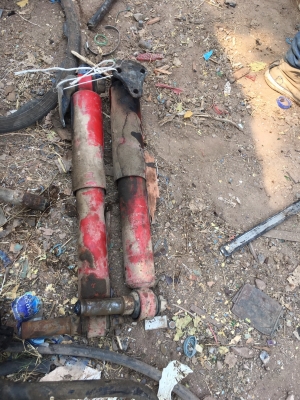 ขายโช๊คหน้า10ล้อ 1คู่ 1400บาท พร้อมใช้งาน0816278866