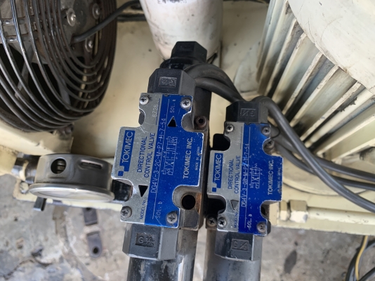 ขายชุดปั๊มน้ำมันไฮโดรลิคมอเตอร์ Mitsubishi 3HP. 380V พร้อมชุดวาล์วคอนโทรล Tokimec 24Vda made in Japan และชุดออยคูลเลอร์ สภาพสวย อุปกรณ์ครบ พร้อมล้อเคลื่อนย้ายสะดวกครับ พร้อมใช้งาน