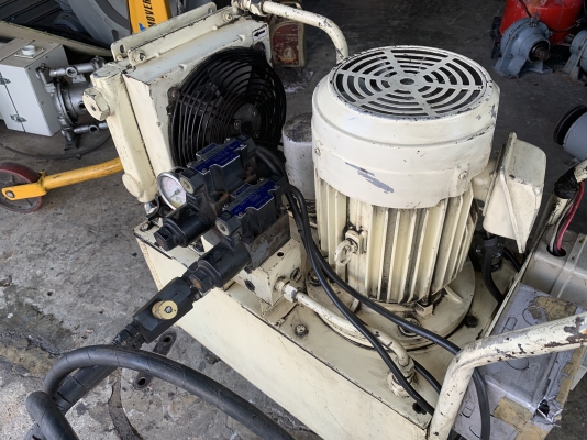 ขายชุดปั๊มน้ำมันไฮโดรลิคมอเตอร์ Mitsubishi 3HP. 380V พร้อมชุดวาล์วคอนโทรล Tokimec 24Vda made in Japan และชุดออยคูลเลอร์ สภาพสวย อุปกรณ์ครบ พร้อมล้อเคลื่อนย้ายสะดวกครับ พร้อมใช้งาน