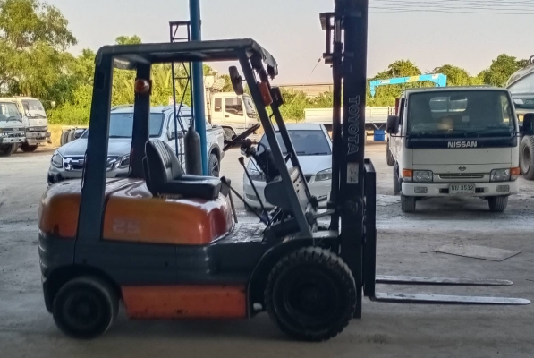 ขาย โฟล์คลิฟท์ Toyota รุ่น 6 ยก 2.5 ตัน สภาพพร้อมใช้งาน เสาสูง 4 เมตรยาว เครื่องดีเซล ขาย โฟล์คลิฟท์ Toyota รุ่น 6 ยก 2.5 ตัน สภาพพร้อมใช้งาน เสาสูง 4 เมตรยาว เครื่องดีเซล