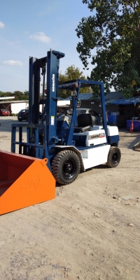 +++ ขายโฟล์คลิฟท์  KOMATSU FD25  ขนาด 2.5  ตัน  เครื่องยนต์ดีเซล  เสา 4  เมตร  งากระดก  เกียร์ธรรมดา  ยางตันครับ