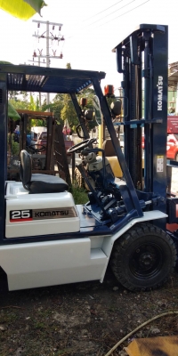 +++ ขายโฟล์คลิฟท์  KOMATSU FD25  ขนาด 2.5  ตัน  เครื่องยนต์ดีเซล  เสา 4  เมตร  งากระดก  เกียร์ธรรมดา  ยางตันครับ
