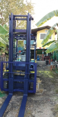 +++ ขายโฟล์คลิฟท์  KOMATSU FD25  ขนาด 2.5  ตัน  เครื่องยนต์ดีเซล  เสา 4  เมตร  เกียร์ธรรมดา  ยางตันใหม่ครับ