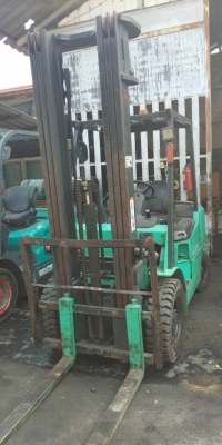 +++ ขายโฟล์คลิฟท์  MITSUBISHI FD25  (รุ่นใหม่)  ขนาด 2.5  ตัน  เครื่องยนต์ดีเซล  เสา 6  เมตร  เกียร์ออโตเมติค  ยางตันครับ