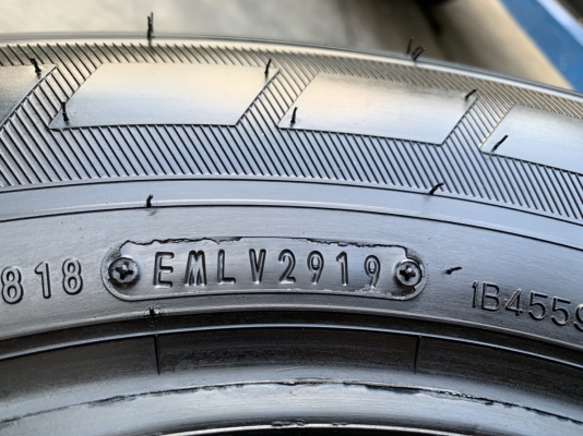 ยางใหม่ป้ายแดง 215-70-15 Dunlop ปี 19 สวยกริ๊บ ยางใหม่ป้ายแดง 215-70-15 Dunlop ปี 19 สวยกริ๊บ