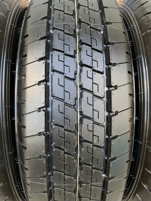 ยางใหม่ป้ายแดง 215-70-15 Dunlop ปี 19 สวยกริ๊บ ยางใหม่ป้ายแดง 215-70-15 Dunlop ปี 19 สวยกริ๊บ