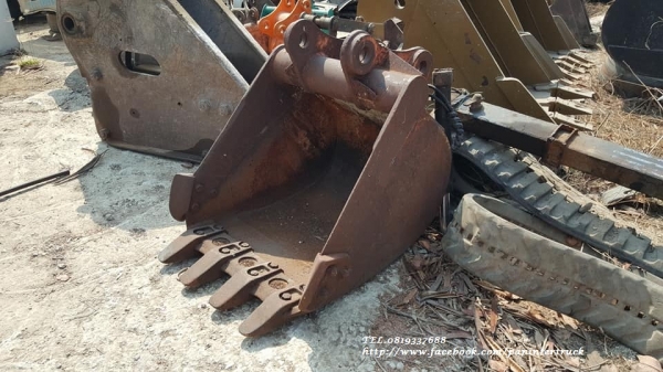 SALE FROM JAPAN* BUCKET บุ๊งกี๋ สำหรับรถขุดไซค์ 100 ,120 ,135 สลัก60มิล/ แบบธรรมดา/4ฟัน/มีปีก/ปากกว้าง: 32นิ้ว (80cm.)