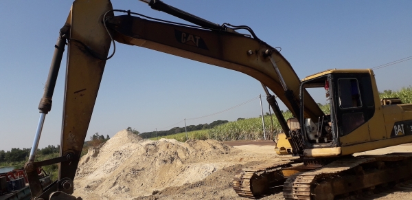 ตัดแยกอะไหล่ CAT320 V2 สนใจโทร 081-8783052 ช่างแหลม