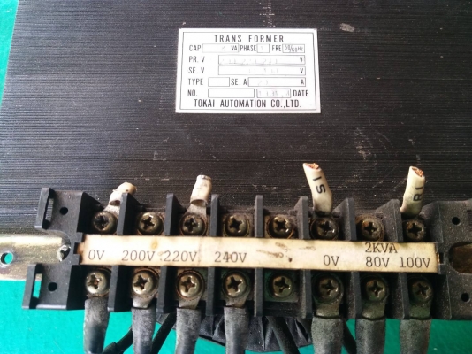 หม้อแปลง ยี่ห้อ TOKAI input:200,220,240V output:80,100V ขนาด 2,000VA สภาพสวยมาก ใช้งานได้ดีปกติ ราคาตัวละ 2,500 บาท+150 ค่าส่งค่ะ