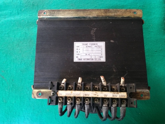 หม้อแปลง ยี่ห้อ TOKAI input:200,220,240V output:80,100V ขนาด 2,000VA สภาพสวยมาก ใช้งานได้ดีปกติ ราคาตัวละ 2,500 บาท+150 ค่าส่งค่ะ