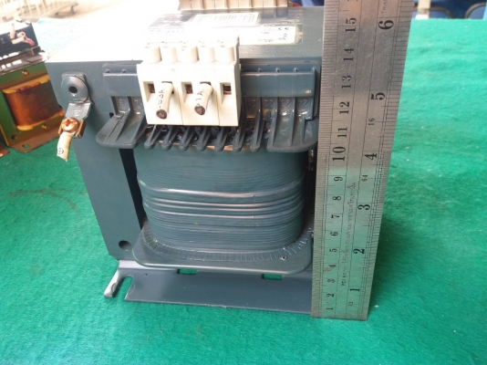 หม้อแปลง ยี่ห้อ Moeller input:400-480V output:120-240V สภาพสวยมาก ใช้งานได้ดีปกติ ราคาตัวละ 2,500 บาท+150 ค่าส่งค่ะ มี 1 ตัว