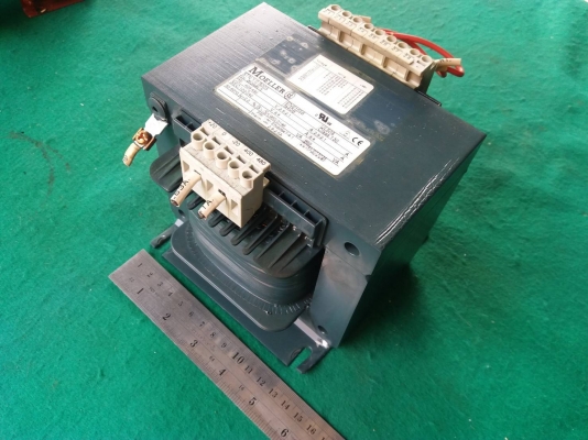 หม้อแปลง ยี่ห้อ Moeller input:400-480V output:120-240V สภาพสวยมาก ใช้งานได้ดีปกติ ราคาตัวละ 2,500 บาท+150 ค่าส่งค่ะ มี 1 ตัว