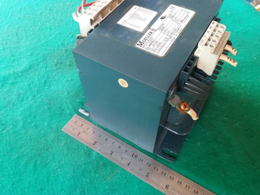 หม้อแปลง ยี่ห้อ Moeller input:400-480V output:120-240V สภาพสวยมาก ใช้งานได้ดีปกติ ราคาตัวละ 2,500 บาท+150 ค่าส่งค่ะ มี 1 ตัว