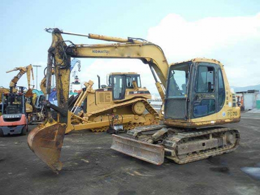 ขายรถขุด KOMATSU PC70-7 มีลายเจาะ นำเข้าเองจากญี่ปุ่น สภาพสวยพร้อมใช้งาน ถึงเร็วๆนี้ครับ