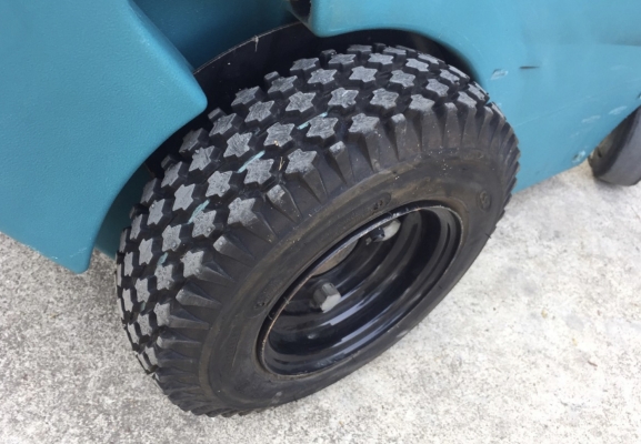 ขายรถทำความสะอาด ยี่ห้อ TENNANT รุ่น 6080 เก่าญี่ปุ่น