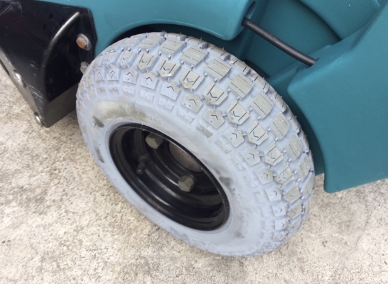 ขายรถทำความสะอาด ยี่ห้อ TENNANT รุ่น 6080 เก่าญี่ปุ่น