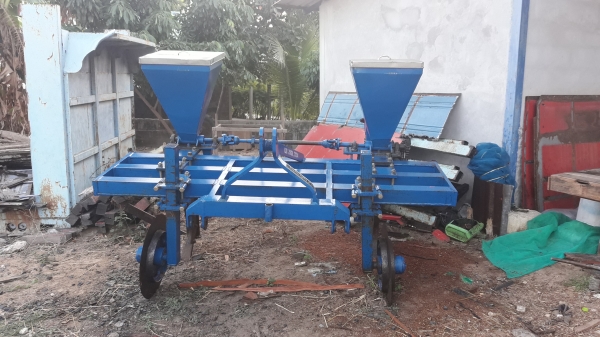 เครื่องฝังปุ๋ย