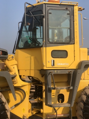 ขายรถตักล้อยาง KOMATSU WA300-3E นำเข้าเองจากญี่ปุ่น สภาพสวยพร้อมใช้งาน มีVDOการทำงานครับ