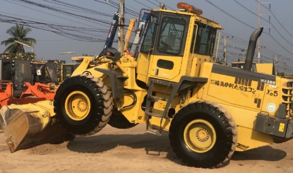 ขายรถตักล้อยาง KOMATSU WA300-3E นำเข้าเองจากญี่ปุ่น สภาพสวยพร้อมใช้งาน มีVDOการทำงานครับ