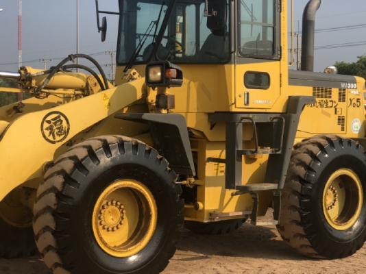 ขายรถตักล้อยาง KOMATSU WA300-3E นำเข้าเองจากญี่ปุ่น สภาพสวยพร้อมใช้งาน มีVDOการทำงานครับ