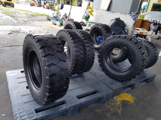 ขายยางลม รถยกโฟล์คลิฟท์ ขนาด 28&times;9-15 , 700-12 ,650-10,600-9  ยางญี่ปุ่น หรือ ไต้หวัน ค่ะ 0844591695 เหมี๋ยวค่ะ
