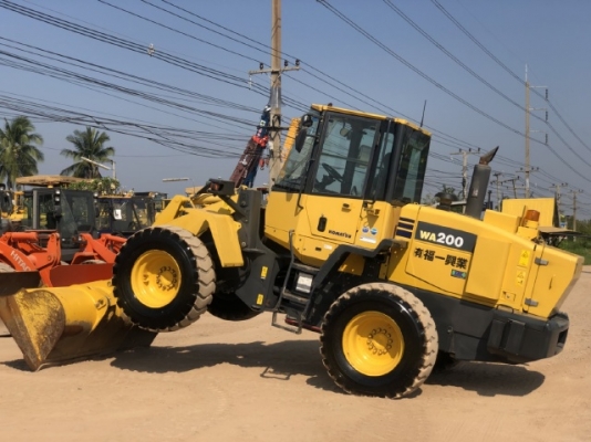 ขายรถตักล้อยาง KOMATSU WA200-6 ปี 2010 รถนอกนำเข้าจากญี่ปุ่น สภาพสวยพร้อมใช้ มีVDOการทำงานครับ