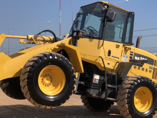 ขายรถตักล้อยาง KOMATSU WA200-6 ปี 2010 รถนอกนำเข้าจากญี่ปุ่น สภาพสวยพร้อมใช้ มีVDOการทำงานครับ