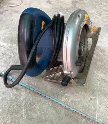 1,700 บ.ส่งถึงบ้านฟรี โทร 083-2000058 LINE ID: line832923 เครื่องเลื่อยวงเดือนตัดไม้พร้อมใบ ยี่ห้อ E