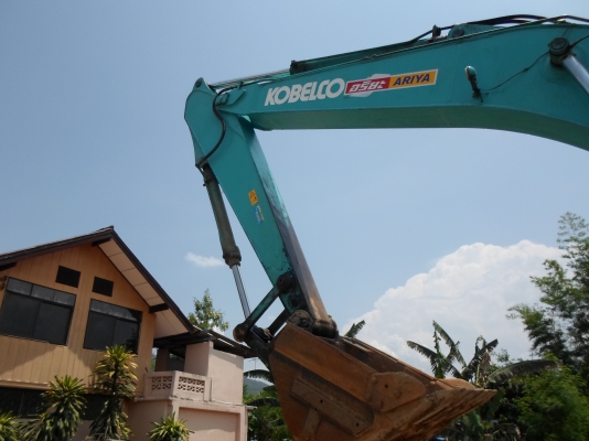 ขายรถแบคโฮ KOBELCO SK200-6  YN10 ไมล์ ชม.12000