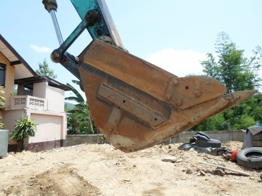 ขายรถแบคโฮ KOBELCO SK200-6  YN10 ไมล์ ชม.12000