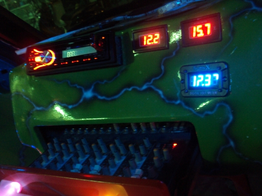 ขายรถเครื่องเสียงชุดใหญ่(คอนโด) ราคาเบาๆ 2xx.xxx บาท ไทย (เงินสด)