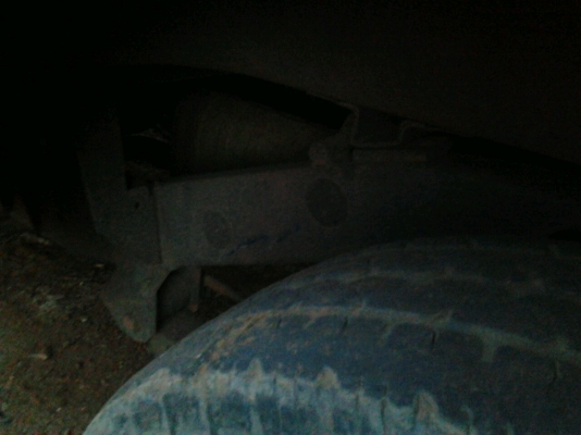 ISUZU TFR มังกรทอง SPARK EX 2.5 MT ปี 39 เครื่อง 90 HP เครื่องแน่นดีแรงดีไม่เยิ้ม ภายในเก๋งคอนโซลสวยครบ แอร์เย็น กระบะปูพื้นยางลายเนอร์ ช่วงล่างคัชซีสวยมากๆครับไม่มีผุไม่มีดาม ยางสภาพดี 4 เส้นประมาณ 70\% เอกสารเล่มทะเบียนครบพร้อมโอนครับ